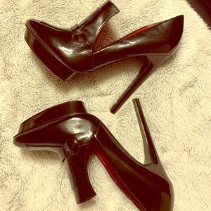 Charles Jourdan pumps 7.5